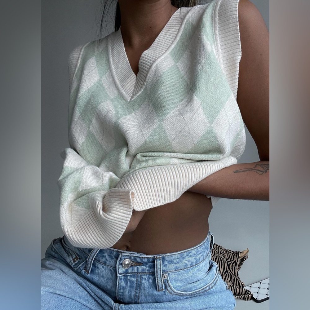 pastel sweater vest | size: S/M
